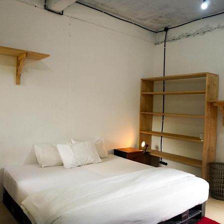 Hostel Lotide Surf Camps Lombok Kuta  Zewnętrze zdjęcie